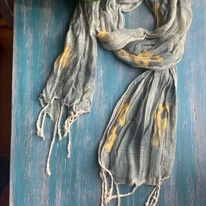 New Beautiful Open Weave Floral Scarf 🦋 3/$25